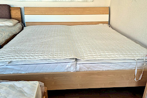 Bett Ahorn + Weiß 180 x 200 cm
