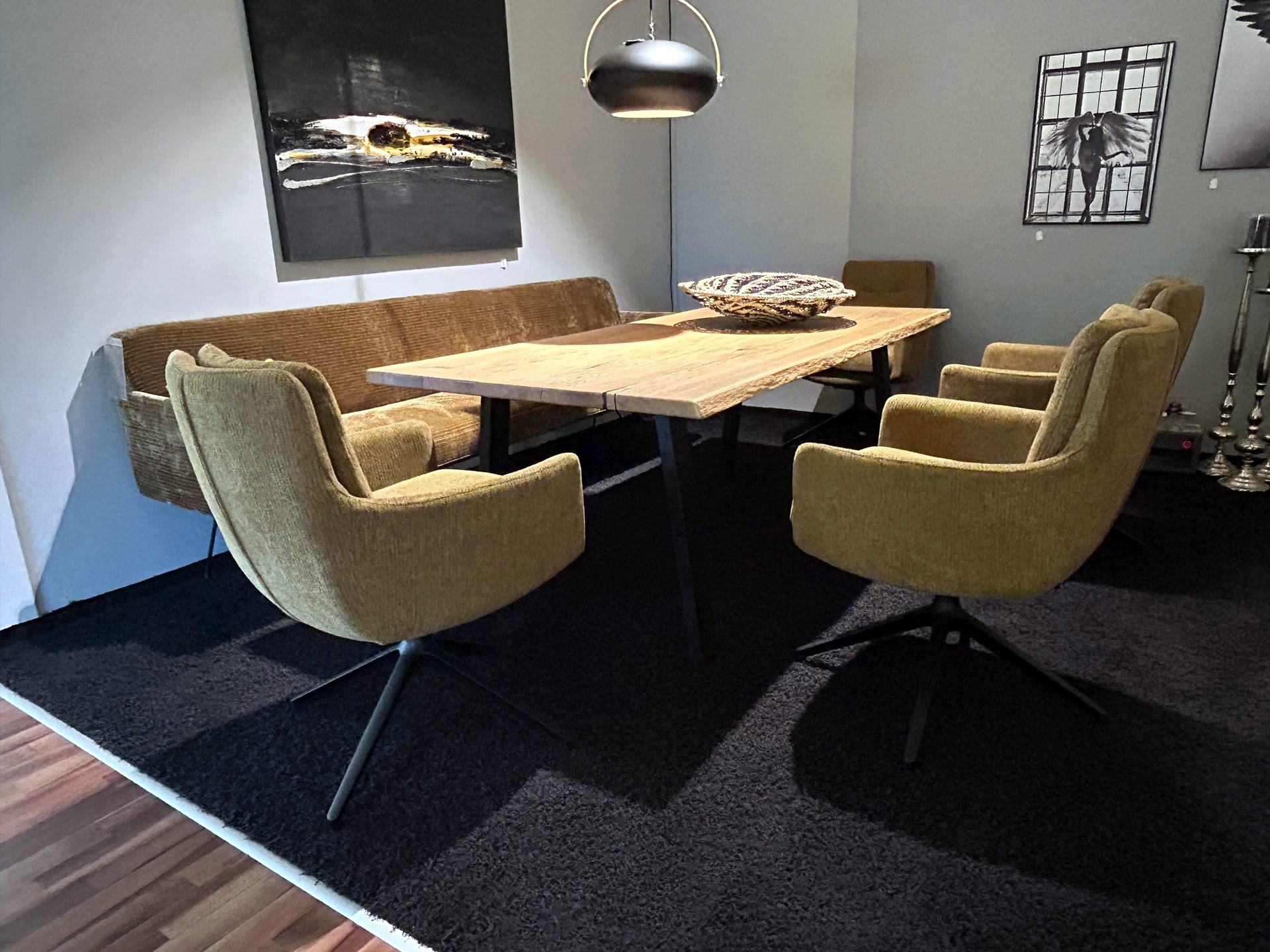 Essgruppe mit Bank und 4 Sesseln