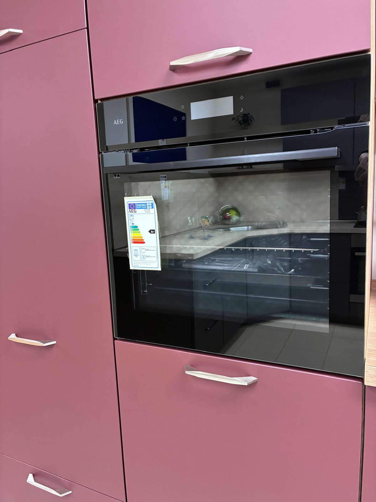 Backofen und Induktionsfeld